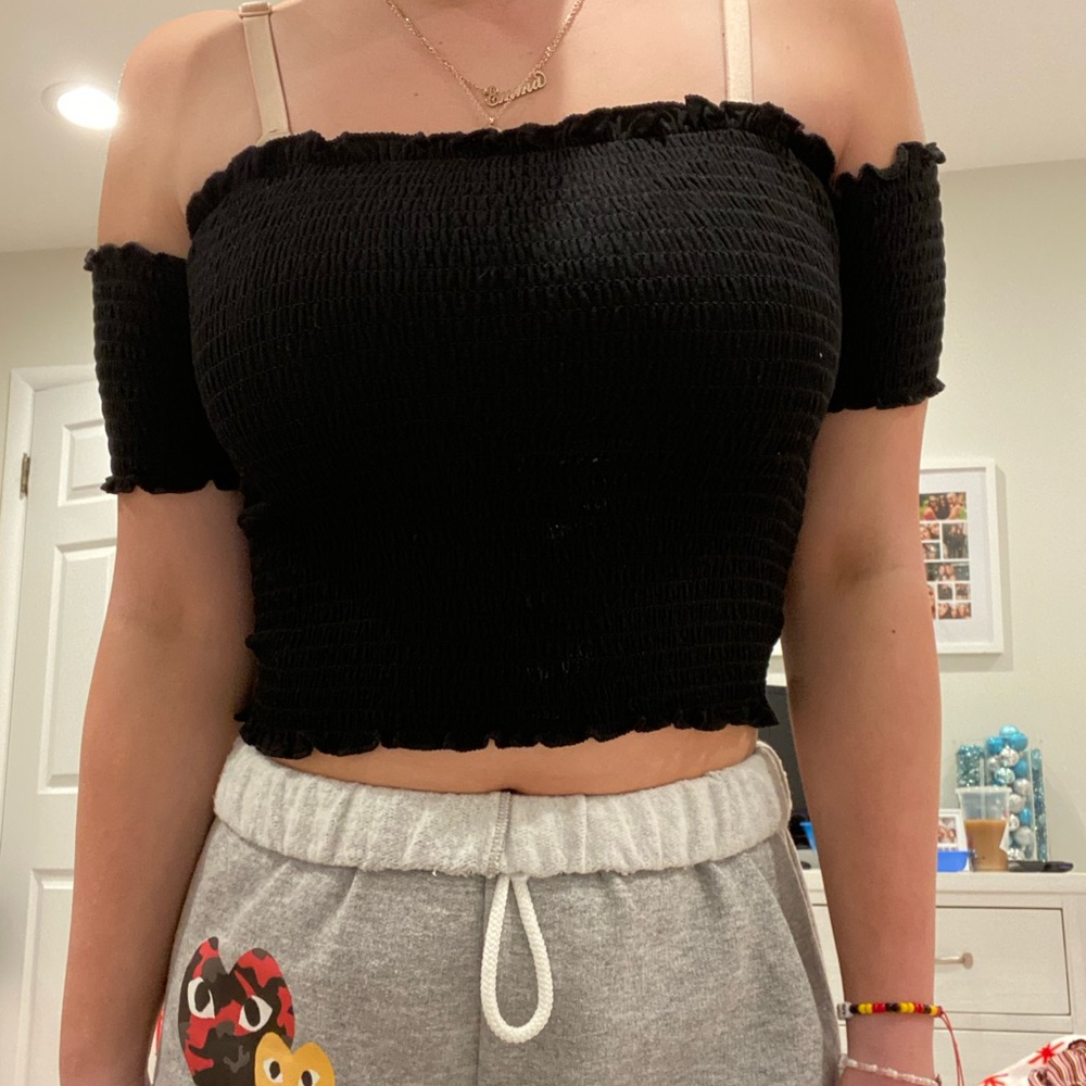 Off-shoulder cap sleeve smocked crop top🖤